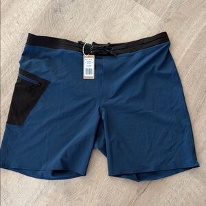 BNWT Patagonia Men's hydrolock stitched Navy and Black Board Shorts size 38